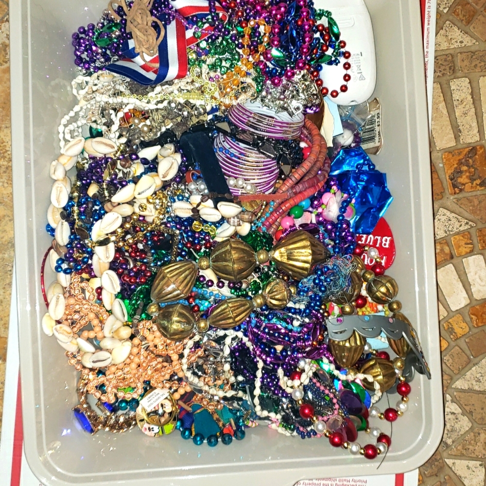 Around 8 lbs. Costume/Junk jewelry/Accessories.